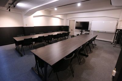 リンクスペース神田B　駅近貸会議室/ゆったり懇親会/セミナー会場 リンクスペース神田B🌙【貸会議室/懇親会/セミナー/講習会】の室内の写真