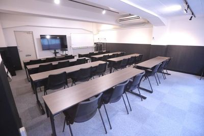 リンクスペース神田B　駅近貸会議室/ゆったり懇親会/セミナー会場 リンクスペース神田B🌙【貸会議室/懇親会/セミナー/講習会】の室内の写真