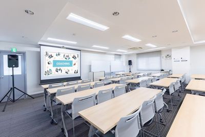 レイアウトイメージ（スクール形式） - 東京会議室 田町CC 東京会議室田町カンファレンスセンターの室内の写真