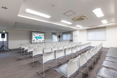 レイアウトイメージ（シアター式） - 東京会議室 田町CC 東京会議室田町カンファレンスセンターの室内の写真