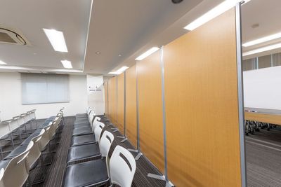パーテーション使用例 - 東京会議室 田町CC 東京会議室田町カンファレンスセンターの室内の写真