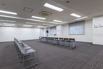 レイアウトイメージ（面接形式） - 東京会議室 田町CC 東京会議室田町カンファレンスセンターの室内の写真