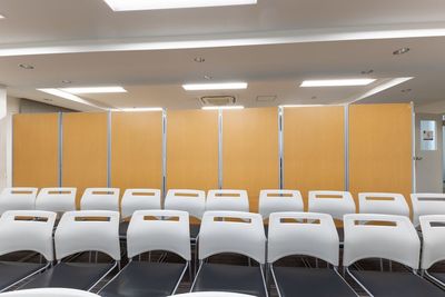 パーテーション使用例 - 東京会議室 田町CC 東京会議室田町カンファレンスセンターの室内の写真