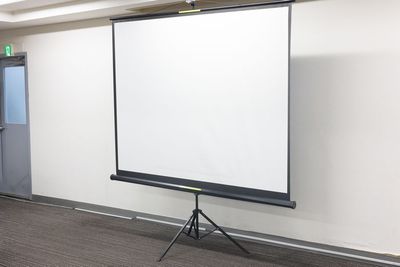 スクリーン - 東京会議室 田町CC 東京会議室田町カンファレンスセンターの室内の写真