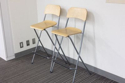 折りたたみ椅子 - 東京会議室 田町CC 東京会議室田町カンファレンスセンターの室内の写真