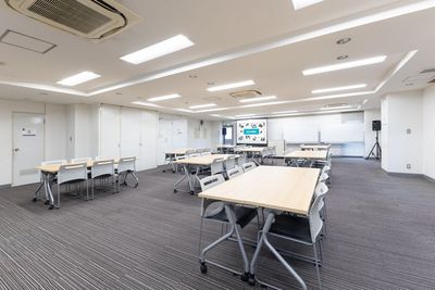 レイアウトイメージ（島型） - 東京会議室 田町CC 東京会議室田町カンファレンスセンターの室内の写真