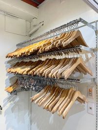 備品　ハンガー約200本　クリップハンガー約50本　〜gallery space 96〜 - gallery space 96 レンタルスペースの設備の写真