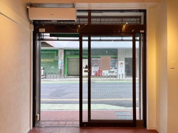 ポップアップ、ワークショップ、展示会、発表会、撮影会などジャンル問わずお使いいただけます。 - gallery space 96 レンタルスペースの室内の写真