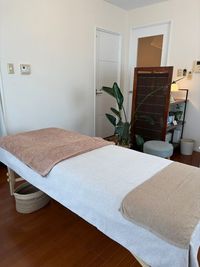 落ち着いた室内 - シェアサロンつむぎ 静岡駅・新静岡駅から徒歩8分☆完全個室のプライベートシェアサロンの室内の写真