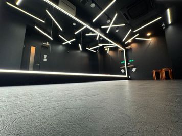 【綱島 1st】15㎡ ALL BLACK×LED付、チームでの撮影にピッタリ！ - 綱島 レンタルスタジオ　STUDIO BUZZ