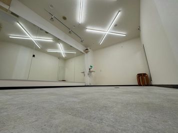 【綱島 2st】13㎡ 白壁が映える?! 個人練にもおすすめ◎ - 綱島 レンタルスタジオ　STUDIO BUZZ