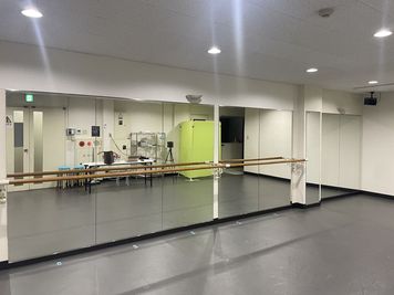 駅近！広々使える鏡、バー、控え室あり、レンタルスタジオです - studioせんす