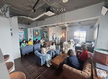 広々としたフロア、最大30名様まで可能です✨
法人様の撮影から個人利用までの利用実績豊富です！ - Relax one 489 Relax one 489 ｜ テラスBBQ🍖撮影可能📸の室内の写真