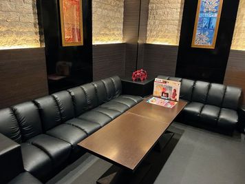 カラオケ コート・ダジュールLuz湘南辻堂店 カラオケ　VIPルームの室内の写真