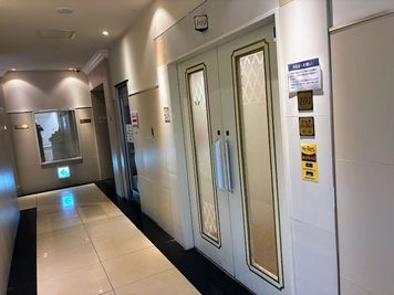 カラオケ コート・ダジュールLuz湘南辻堂店 カラオケ　マルチパーティールームの室内の写真