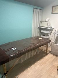 キャビテーション付　リラクゼーションサロン キャビテーション、シミプラズマネオ付きリラクゼーションルームの室内の写真