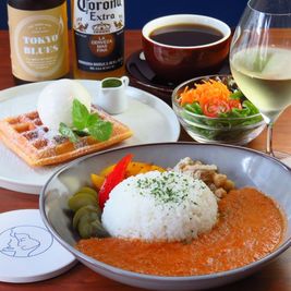 cafe & bar SUU 東京スカイツリー前（押上駅）から徒歩2分の Cafe & Barの室内の写真