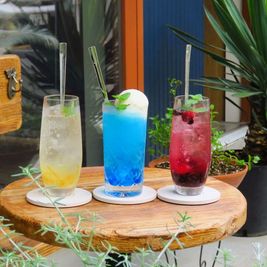 cafe & bar SUU 東京スカイツリー前（押上駅）から徒歩2分の Cafe & Barの室内の写真