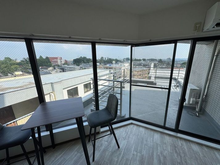 米軍横田基地の米軍機がバルコニーから見える撮影スポット - 米軍機が見える撮影スポット