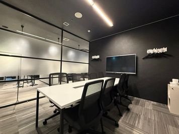 【BIZcomfort浜松】駅から徒歩9分！8名用会議室。受付スタッフ滞在#完全個室#Wi-Fi完備#ホワイトボード＃WEB会議 - BIZcomfort浜松