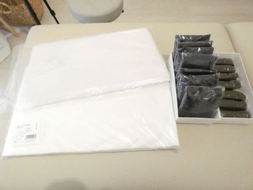 男女紙ショーツ、ビニールシート、防水シート、ピローシート完備 - 五条駅近くの完全個室サロン 烏丸駅/五条駅徒歩10分圏内✨️落ち着きのあるリラックス空間🌿の設備の写真