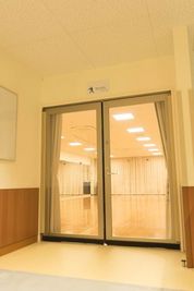 スタジオ入口 - 東急スイミングスクールたまがわ　スタジオ レンタルスタジオ／鏡・音響・空調ありの入口の写真