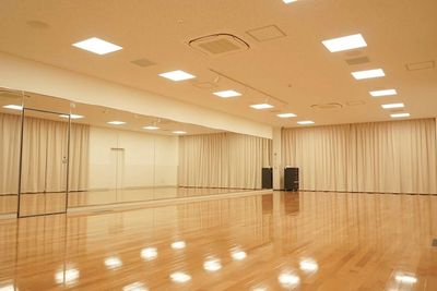 広々スタジオ！大きな鏡・音響のあるヨガ・ダンススペース - 東急スイミングスクールたまがわ　スタジオ