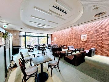 広々とした空間で、ママ友会やセミナー、イベント等をお好きなままに^^ - TOTO café TOTO caféレンタルスペースの室内の写真