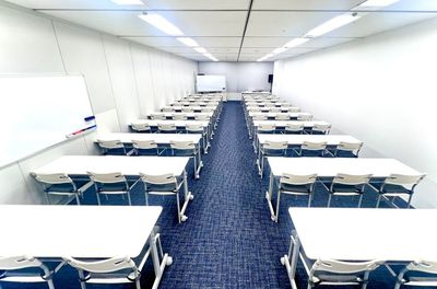 ☆NEW☆【梅田駅直結/阪急ターミナルビル内】無料備品多数！研修・試験会場・セミナーなど/ZOOM快適ビジネス仕様！A会議室 - スタンダード会議室　大阪梅田店