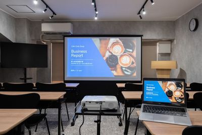 100インチプロジェクター - ミリオン会議室新大阪２号店 貸し会議室、セミナールームの設備の写真