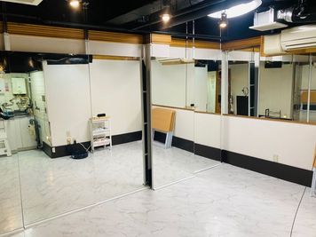 レンタルスタジオSunny 池袋2号店ー懇親会プランの室内の写真