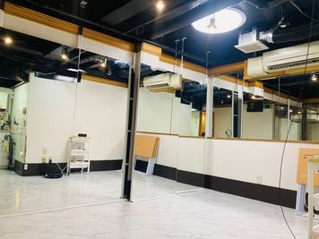 レンタルスタジオSunny 池袋2号店ー懇親会プランの室内の写真