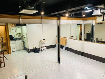 レンタルスタジオSunny 池袋2号店ー懇親会プランの室内の写真