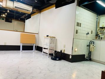 レンタルスタジオSunny 池袋2号店ー懇親会プランの室内の写真