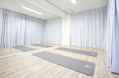 2人並んでのトレーニングも可能 - Studio Relier 自由が丘店の室内の写真