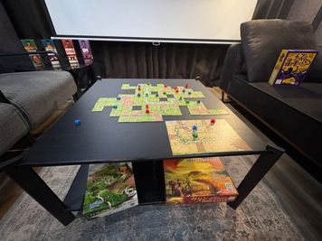 556_SpemoGame新橋 ボードゲームスペースの室内の写真
