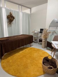 個室サロンスペース完備。リラックスして施術を受けられます。 - DENBA Labo 小樽 多目的レンタルスペース：サロン・会議・ヨガ・ジムの室内の写真