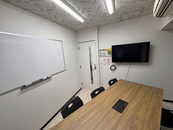 【三ノ宮駅前】モニター、ホワイトボード付き！6名用会議室【山】 - いいオフィス三ノ宮駅前 by Yokoyama