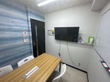 【三ノ宮駅前】モニター、ホワイトボード付き！4名用会議室【海】 - いいオフィス三ノ宮駅前 by Yokoyama