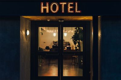 ホステルイルファーロ久留米 🎉ホテル内の個室スペース- ホステルイルファーロ久留米 - の入口の写真