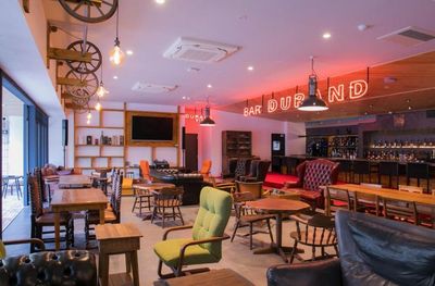 ホステルイルファーロ久留米 🎉オシャレなカフェ空間のレンタルスペースの室内の写真