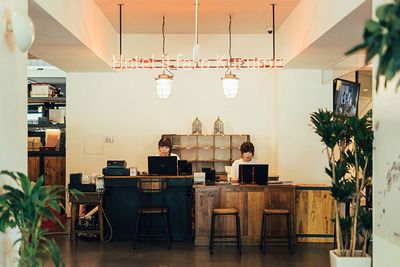 ホステルイルファーロ久留米 🎉オシャレなカフェ空間のレンタルスペースの入口の写真