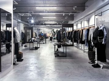 LAIDOUT space 展示会、POP UP、撮影等ができるイベントスペースの室内の写真