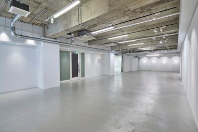 LAIDOUT space 展示会、POP UP、撮影等ができるイベントスペースの室内の写真