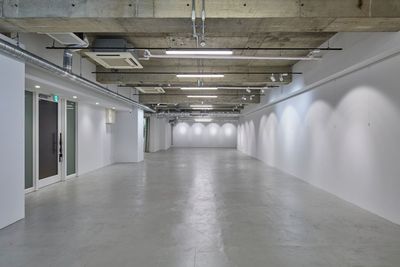 【渋谷駅1分】ポップアップやオフラインイベントに適した天高3.3ｍのシンプルな内装のイベントスペース - LAIDOUT space