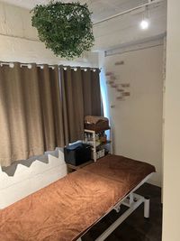 白を基調にした、隠れ家的空間、美容室併設なので素敵な美容空間 - シェアサロンunebrise