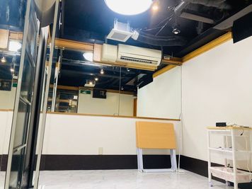 レンタルスタジオSunny 池袋2号店ー懇親会プランの室内の写真