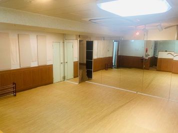 レンタルスタジオSunny 駒込店ー懇親会プランの室内の写真