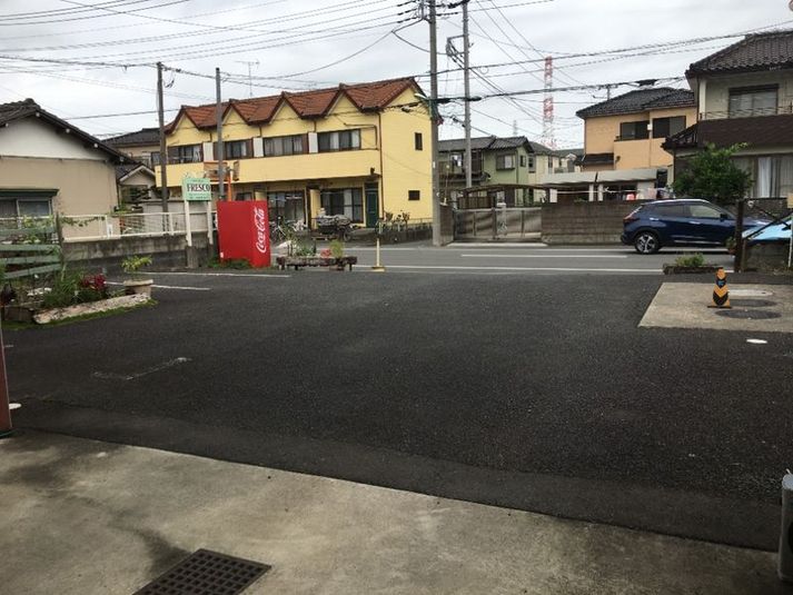 セラピールームFRESCO駐車場の室内の写真