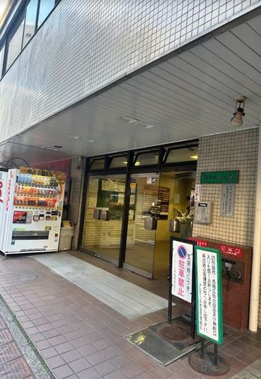 レンタルスペースHANA(大部屋・テーブル椅子二脚・ベッド1台) - レンタルサロン池袋(健美サロンHANA)